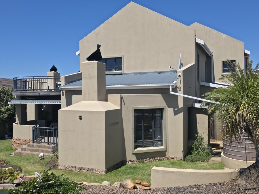 5 Bedroom Property for Sale in Wavecrest Eastern Cape